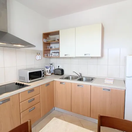 Apartman Leopolda Ap6 *